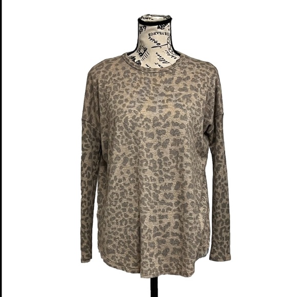 Buffalo David Bitton Womens Ribbed Sleeve Top Leopard Print Size XS Soft Modest - Picture 1 of 9